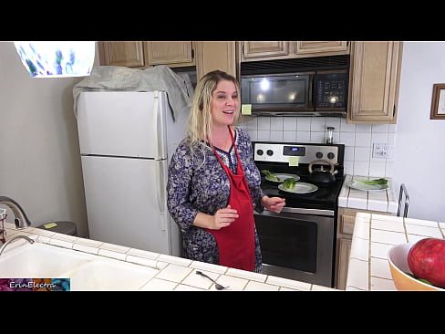 ❤️ A madrasta o ordenha na cozinha antes de sua data ❤️❌ Porno em porno pt-br.ergoupa.top ﹏